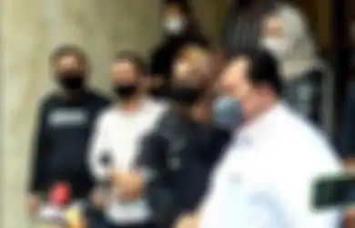 Kekeh Penjarakan KD Meski Orang Tuanya Juga Terancam Masuk Bui, Ayu Ting Ting Berikan Pembelaan Ini untuk Ayah Rozak dan Umi Kalsum: Itu Hal Wajar!