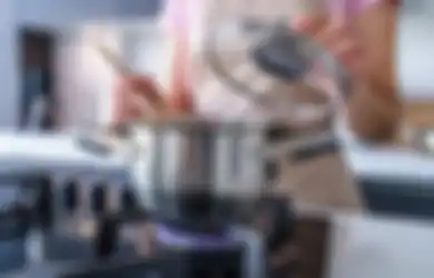 Jangan Langsung Pakai Sabun Cuci Piring, Alat Masak Stainless Steel Harus Dicuci dengan Cara Ini Agar Awet Bertahun-tahun
