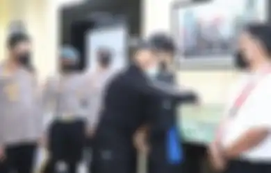 Reaksinya Setelah Dipeluk Brigadir NP Usai Minta Maaf Jadi Sorotan, Korban Smackdown Saat Demo di Tangerang Ini Punya Permintaan Tak Disangka-sangka