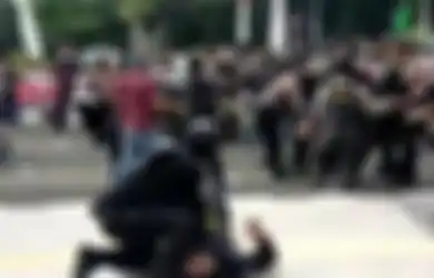 Heboh Gegara Melanggar SOP, Ini Dia Sosok Oknum Polisi yang Banting Mahasiswa Saat Demo di Tangerang, Terkuak Ternyata Punya Posisi Strategis