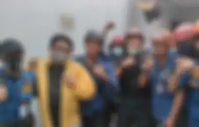 Sukses Selamatkan Siswi yang Tertimpa Reruntuhan Beton, Air Mata Petugas Damkar Depok Tumpah hingga Gemuruh Tepuk Tangan Warga, Begini Kondisi Korban Usai Dievakuasi