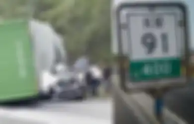 Hendak Kembali ke Jakarta, Bos Indomaret Meninggal Dunia Usai Jadi Korban Kecelakaan di Tol Cipularang, Mobil Ringsek Tertimpa Kontainer