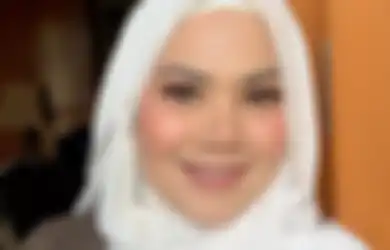 Bak Bumi dan Langit, Jennifer Dunn Kepergok Makan di Warung Kaki Lima, Sarita Abdul Mukti Tampil Glowing hingga Bikin Pangling