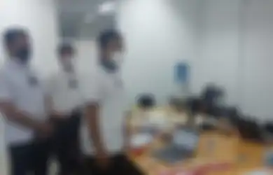 Gerebek Kantor Pinjol Ilegal Malam-malam, Polisi Temukan Fakta Tak Terduga Ini di Dalam Gedung hingga Amankan 4 Orang Karyawan