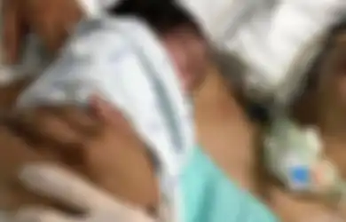 Tim Medis Sampai Banjir Air Mata, Bayi yang Baru Lahir Lakukan Hal Mengharukan Saat Ibunya Koma, yang Terjadi Selanjutnya Bak Keajaiban