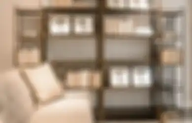 Cara Memaksimalkan Rak Buku untuk Dekorasi hingga Pembatas, 4 Idenya!