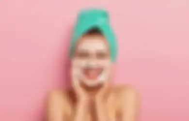 Bukannya Bikin Muka Tambah Mulus, 8 Kesalahan Mencuci Muka ini Justru Bikin Kulit Wajah Bruntusan