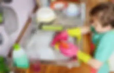 Melatih Kemandirian, Libatkan Anak pada 6 Jenis Pekerjaan Rumah Tangga Ini