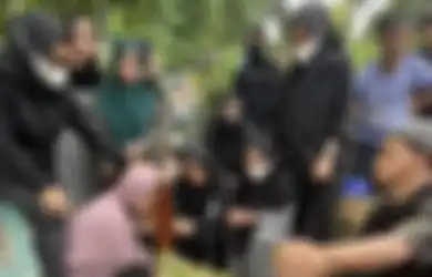 Tangis Pecah! Soimah Unggah Foto Duka, Umi Elvy Sukaesih Kirim Doa: Semoga Kuburnya Dijadikan Raudah Min Riyadil Jannah