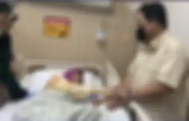 Foto Dorce Gamalama Usap Tangan Erick Thohir Bikin Hati Pilu, Artis Serba Bisa Sulit Hapus Air Matanya Sendiri, Dokter Minta Keluarga Siapkan Ini