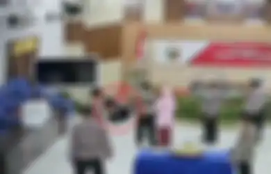 Kesal Gegara Zoom Meeting, Kapolres Nunukan Tega Hajar Anak Buahnya hingga Jatuh Tersungkur di Lantai, Nasibnya Kini Apes
