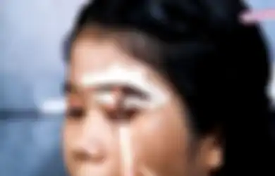 Anti Mainstream, Bikin Alis Pakai Selotip dari Beauty Hacks TikTok!