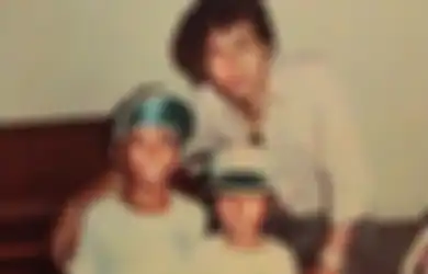 Nasibnya Berubah 180 Derajat, Siapa Sangka Bocah Laki-laki yang Foto Bareng Kasino Warkop DKI Ini Sekarang Jadi Artis Kenamaan Indonesia, Ini Profilnya