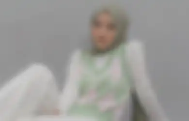 Ide OOTD Pakai Celana Panjang Putih ala Anak Sule, Putri Delina!