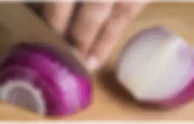 Bikin Para Emak-emak Auto Girang, Coba Potong Bawang Merah Pakai Cara Jitu ini, Dijamin Mata Tidak Sampai Perih Berair