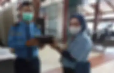 Cleaning Service Bandara Naik Jabatan Usai Jujur Kembalikan Dompet dan Cek Rp 35 M