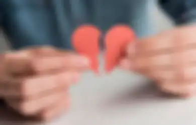 Susah Payah Siapkan Kejutan Hingga Tempuh Perjalanan Jauh dengan Kostum Boneka, Pria Ini Malah Pergoki Kekasihnya Selingkuh dan Asyik Mesra-mesraan Bareng Pria Lain
