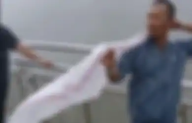 Viral Pria Asal Malaysia Ini Selalu Bawa Selendang Milik Istri Saat Liburan dengan Sang Anak, Terkuak Alasan Dibaliknya yang Bikin Mewek!