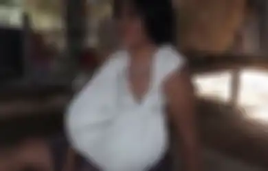 Payudaranya Terus Membesar Tak Terkontrol, Wanita Ini Sampai Gunakan Cara Tak Terduga Demi Bopong Buah Dadanya hingga Hanya Bisa Meratapi Nasibnya