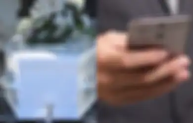 Ponsel Sudah Dikubur Dalam Peti Mati, Pria Ini Ketakutan Usai Dapat Panggilan Telepon Dari Nomor Ayah Mertuanya yang Telah Meninggal, Fakta di Baliknya Bikin Merinding