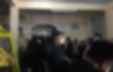 Diiringi Tangis Kesedihan Keluarga, Begini Suasana Terkini saat Jenazah Vanessa Angel dan Bibi Ardiansyah Tiba di Rumah Duka