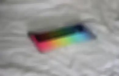 Jadi Kebiasaan Kaum Milenial, Mulai Sekarang Stop Taruh Laptop di Atas Kasur, Bahayanya Bisa Bikin Rugi Seisi Rumah