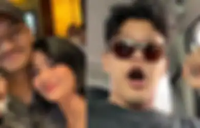 Pengakuannya ke Polisi Terbantahkan dengan Bukti Video Nyetir Sambil Main Ponsel, Sopir Vanessa Angel Berpotensi Jadi Tersangka!