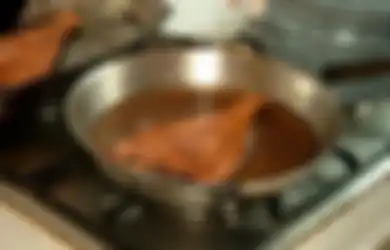 Tak Sengaja Masukkan Air Perasan Jeruk Nipis ke Minyak Sebelum Goreng Ikan, Hasilnya Bikin Ibu Rumah Tannga Ini Melongo Saking Herannya