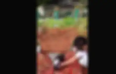 Videokan Momen Berziarah ke Makam Vanessa Angel dan Bibi Ardiansyah, Denny Sumargo Dapat Kritikan Pedas, Begini Pembelaan Sang YouTuber
