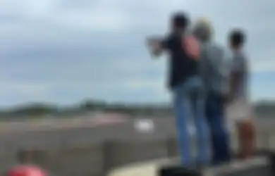 Berduyun-duyun Naik Bukit hingga Panjat Truk, Begini Kisah Warga Nonton Asia Talent Cup di Sirkuit Mandalika Tanpa Tiket: Enggak Tahu Belinya Di Mana