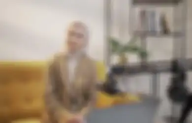 Ini Dia 3 Koleksi Style Tsana, Si Penulis Novel yang Aktif di Podcast