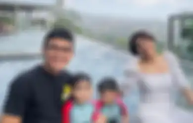 Nyawa Jadi Taruhan, Ban Mobil Pecah di Tengah Jalan, Tya Ariestya Nyaris Alami Kecelakaan Kedua Kalinya