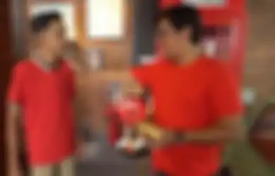 Mendadak Sambangi Kediaman Pelawak Senior, Dede Sunandar Bawa Uang Segepok untuk Lunasi Hutangnya, Andre Taulany: Gak Usah Minjam Lagi