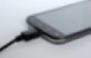 Ini Bahaya Ngecas HP Sampai 100 Persen, Wajib Tahu Sebelum Terlambat!