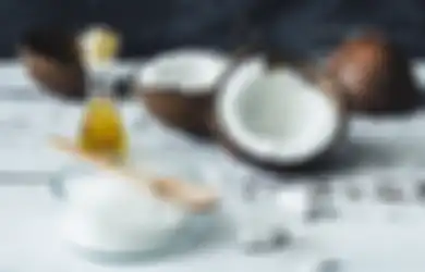 Enggak Perlu Keluar Uang Banyak, Hanya Bermodal Minyak Kelapa, Kamu Bisa Menghilangkan Garis Senyum yang Mengganggu Penampilanmu