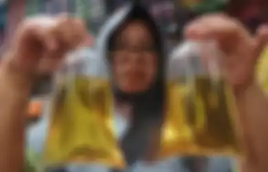 Pemerintah Bakal Larang Peredaran Minyak Goreng Curah Mulai Januari 2022, Pedagang Gorengan hingga Penjual di Pasar Menjerit Terpaksa Beralih ke Minyak Goreng Kemasan