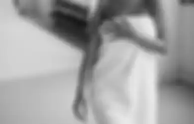 Pede Pajang Foto Berbalut Handuk Saat di Kamar Mandi, Wanita Ini Terkejut Diberondong Pesan dari 23 Lelaki, Isi Chatnya di Luar Dugaan
