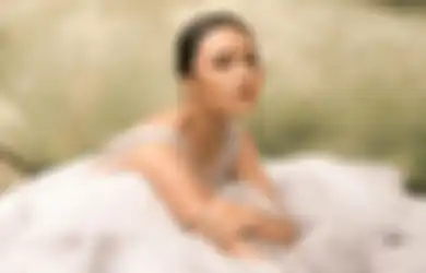 Rehat Sejenak dari Ikatan Cinta, Amanda Manopo Habiskan Liburan Akhir Tahun Bareng Pria Paruh Baya, Video Saat Suap-suapan Viral!