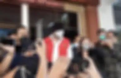 LIhat Foto Jerinx SID Pakai Baju Tahanan dalam Kasus Terbaru. Adam Deni Langsung Banjiri Akun Instagram Ini 