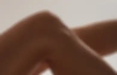 Campuran Body Lotion dengan Bahan Alami ini Bikin Wanita ini Kaget Bukan Main, Hasilnya Benar-benar Cerahkan Kulit Bagian Lutut