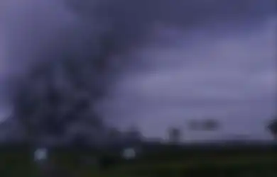 Tak Tega Tinggalkan Ibunya Seorang Diri, 2 Korban Erupsi Gunung Semeru Ini Ditemukan Meninggal Dunia dalam Keadaan Berpelukan di Dapur Rumah, Keluarga Ungkap Fakta Dibaliknya
