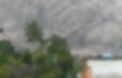 Hujan Batu Menghantam Rumahnya, Seorang Korban Selamat Ceritakan Detik-detik Semeru Meletus: Saat Erupsi Seperti Kiamat