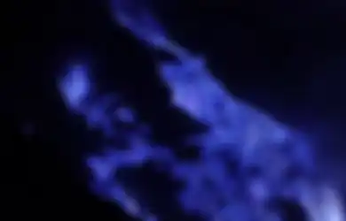 Pernah Terjadi di Indonesia, Foto-foto Gunung Berapi Ini Keluarkan Lava Ajaib, Terlihat Api Berwarna Biru Cerah, Apa yang Sebenarnya Terjadi?