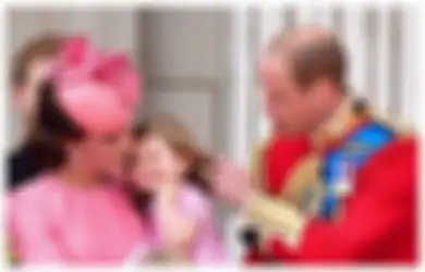 Sweet! 7 Foto Tampilkan Momen Kebersamaan Princess Charlotte Bareng Prince William