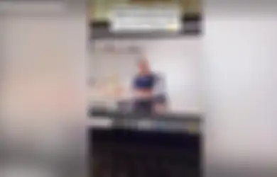 Viral Ratusan Karyawan Dipecat Bosnya via Zoom, Nyesek Banget!