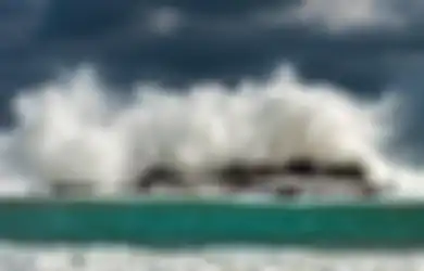 Bisa Picu Gelombang Setinggi 4 Meter, BMKG Beri Peringatan Adanya Wilayah Indonesia yang Berpotensi Hujan yang Picu Gelombang Laut Tinggi