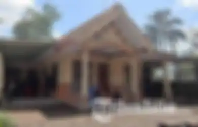 Ajaib! Rumah Ini Tetap Berdiri Kokoh saat Abu Vulkanik Gunung Semeru Menerpa, Pemilik Beberkan Kunci Amalan Mulia Ini