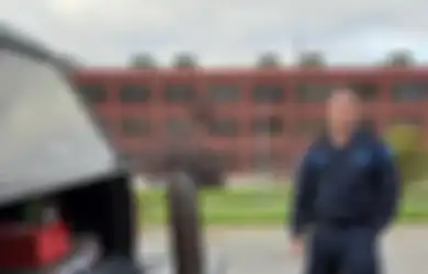 Dikira Temukan Rudal yang Nyasar ke Rumahnya sampai Ketakutan Panggil Polisi, Terkuak Isi di Dalam Rudal Ini Justru Bikin Gembira Seisi Rumah