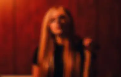 Ngaku Balik ke Pop Punk, Eh Avril Lavigne Rilis 'Bite Me' Versi Akustik