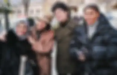'Boleh, Udah Muhrim' Aurel Hermansyah Tak Kuasa Tahan Haru, Sempat Izin Pada Atta Halilintar Saat Hendak Lakukan Hal Ini Pada sang Ayah Mertua untuk Pertama Kalinya 
